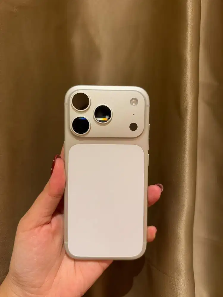 IPHONE 17 PRO SILVER