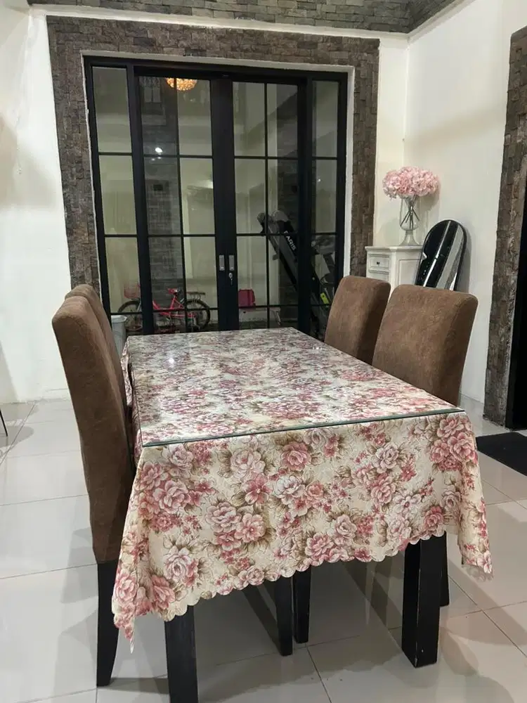 Dijual cepat meja makan 4 kursi murmer