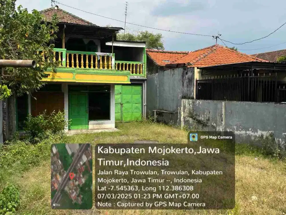 Rumah Pinggir Jalan Raya Trowulan