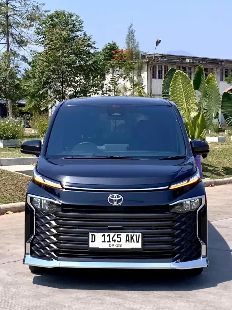 Toyota voxy matic 2023