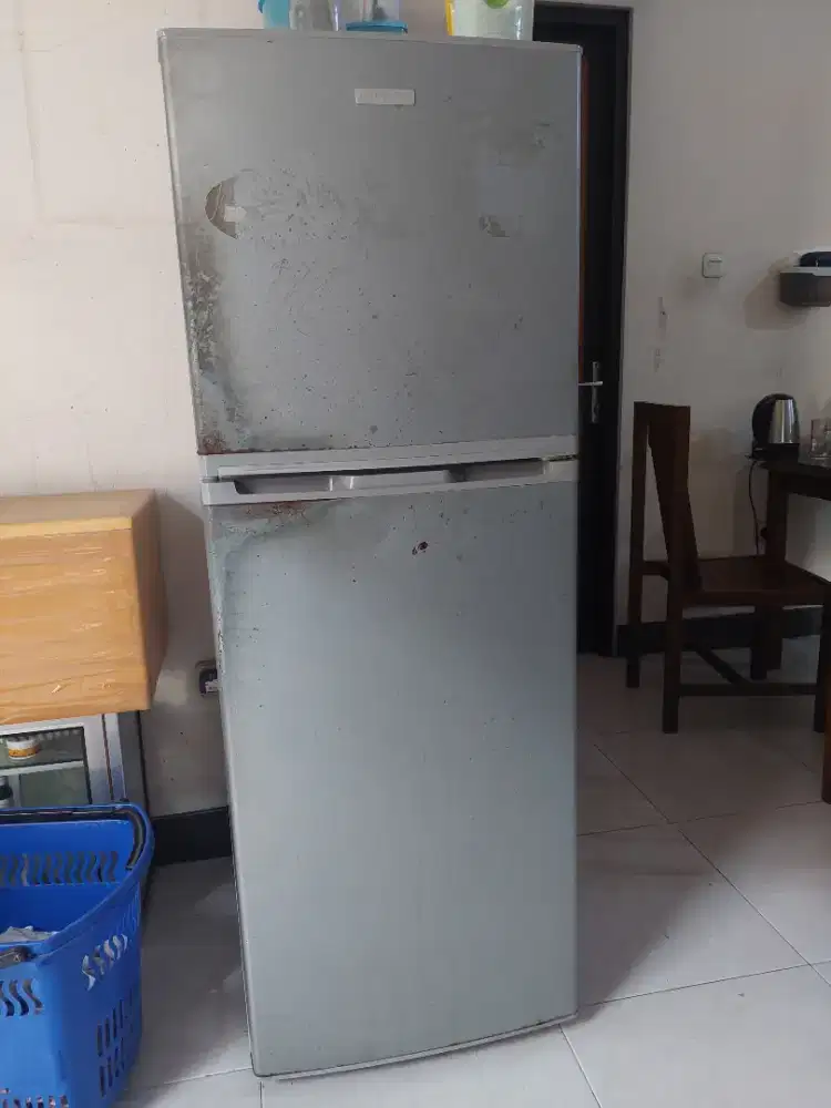 KULKAS/LEMARI ES  2 PINTU ELECTROLUX