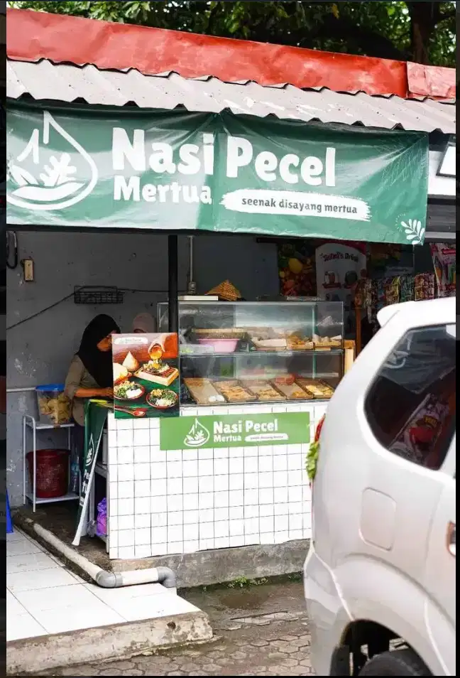 DIbutuhkan 1 karyawan perempuan WAJIB bisa NAIK MOTOR