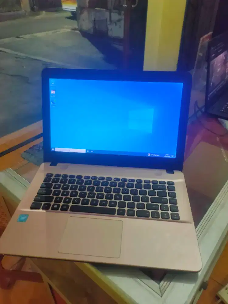 Laptop Asus RAM 4GB cocok untuk sekolah kuliah kerja