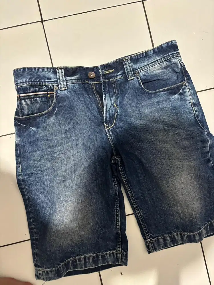 jual denim shorts merek lois ukuran 36