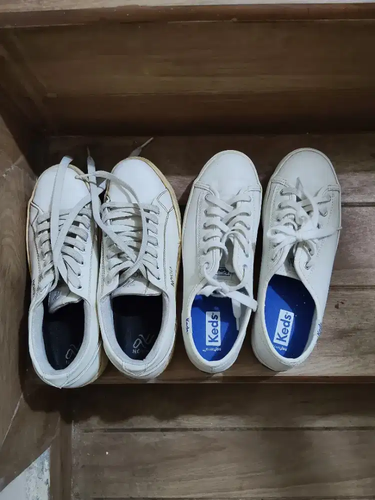 Sepatu olahraga dua pasang