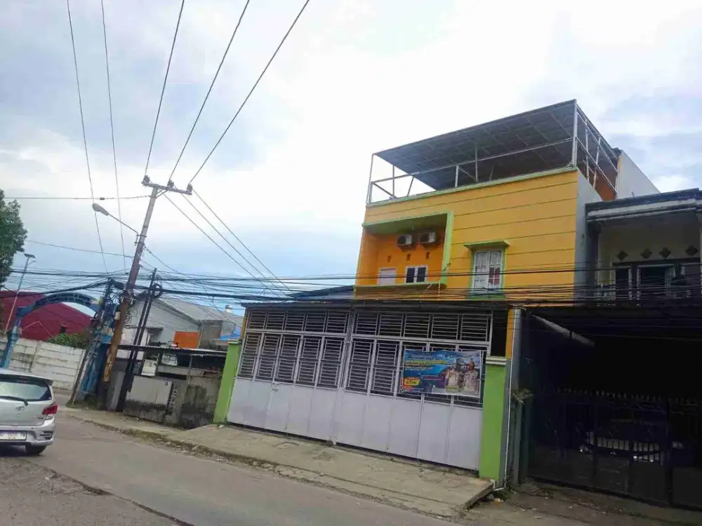 Ruko Poros Malino
Samping Pasar Sungguminasa
Samping jl Swadaya
Ukuran  9 X 15.
Lantai bawah 2 kamar 4 kamar mandi. 

Lantai dua, 5 kamar,  kamar mandi dalam. 1 kamar mandi luar. 

Lantai 3 2 kamar. Temapat jemuran kamar mandi. 

Listrik 3500
Rp. 75 jT Pe