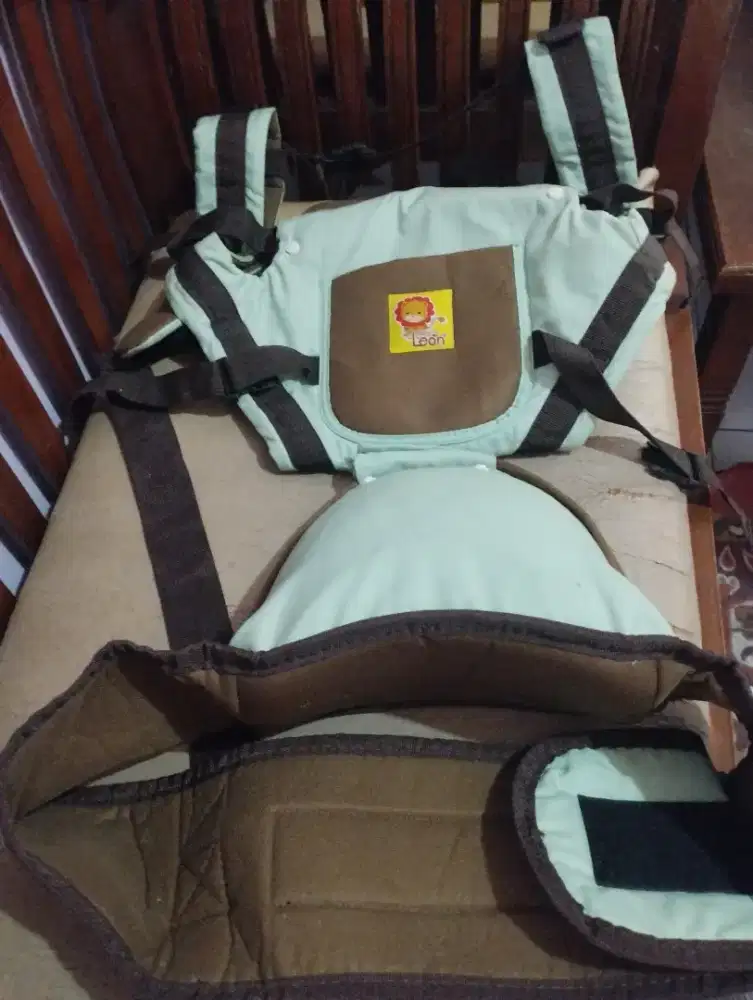 Gendongan bayi merk Baby Leon