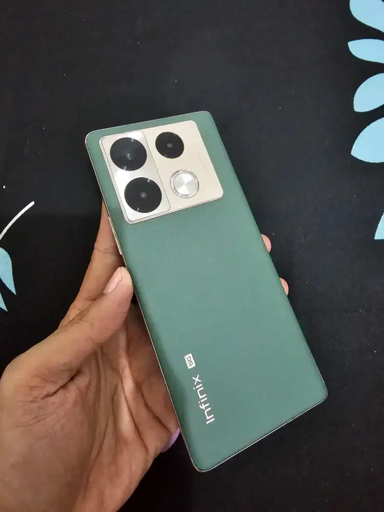 infinix note 40 pro 5G 8/256 minus tipis .lengkap mulus bs tt