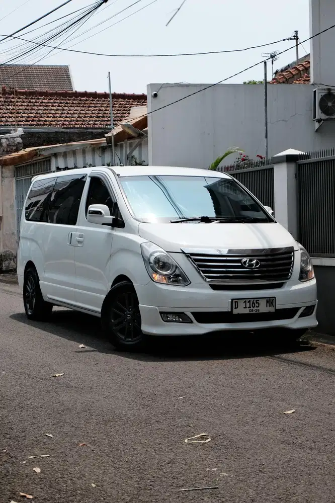 Hyundai H1 2.5 XG AT 2012 putih diesel Solar matic h-1