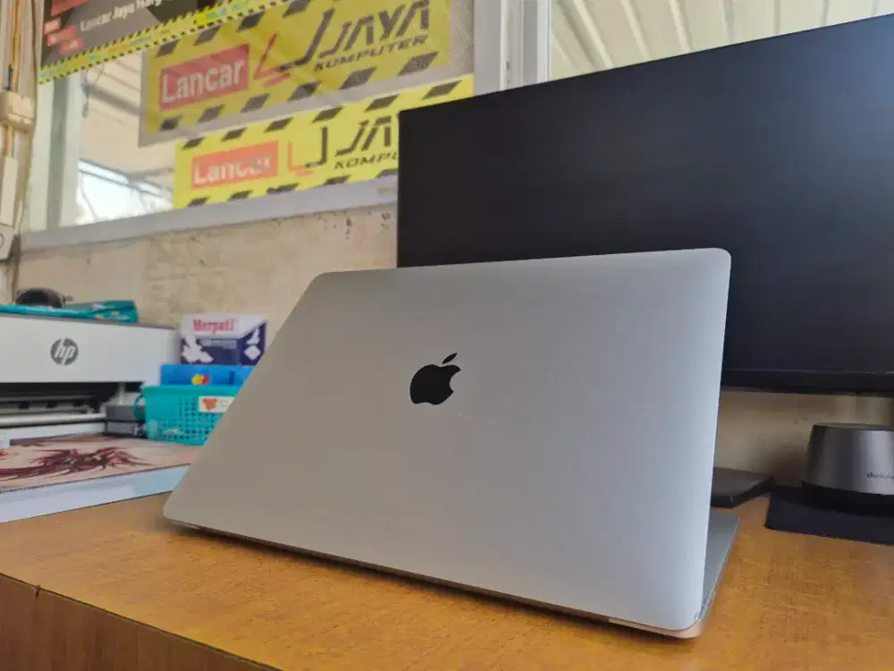 Macbook Pro 13 Touchbar 2019 i7/16/512