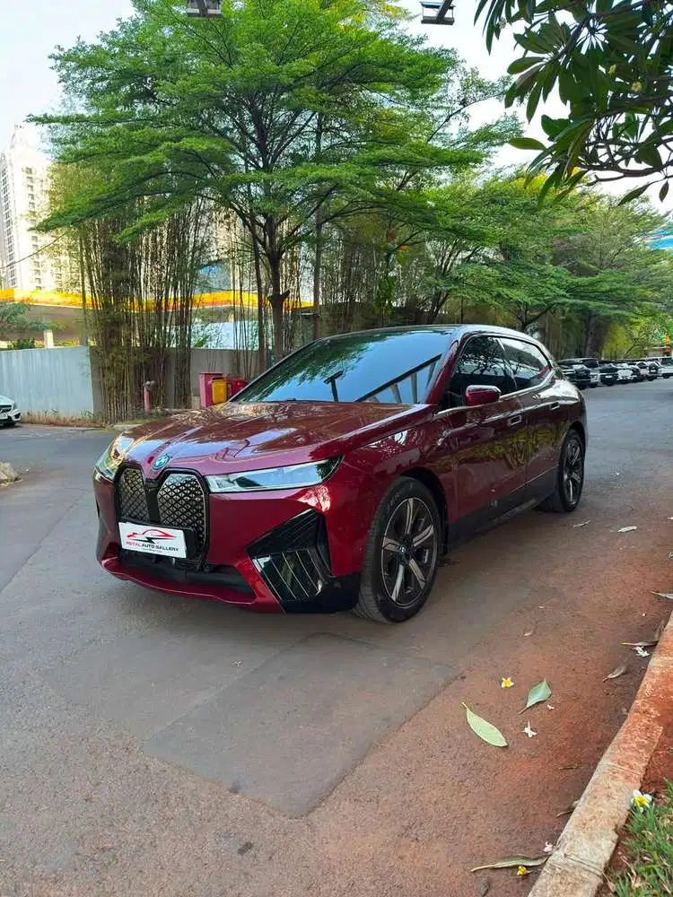 BMW iX 2023 Listrik