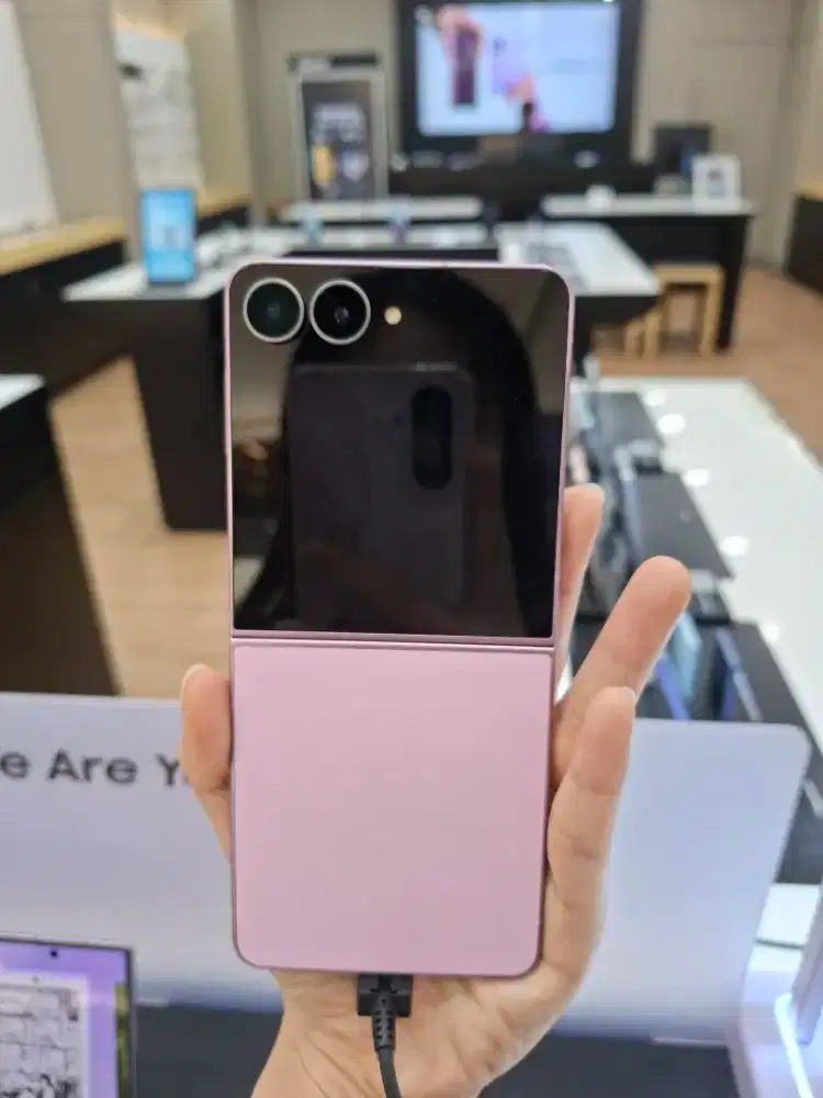 SAMSUNG GALAXY Z FLIP 8
