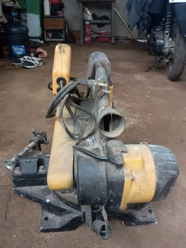 Mesin potong aluminium