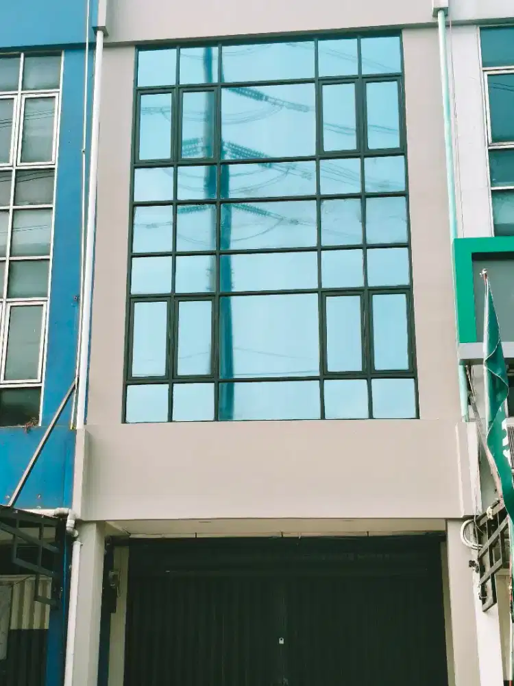 Disewakan/jual ruko 3 lantai furnished