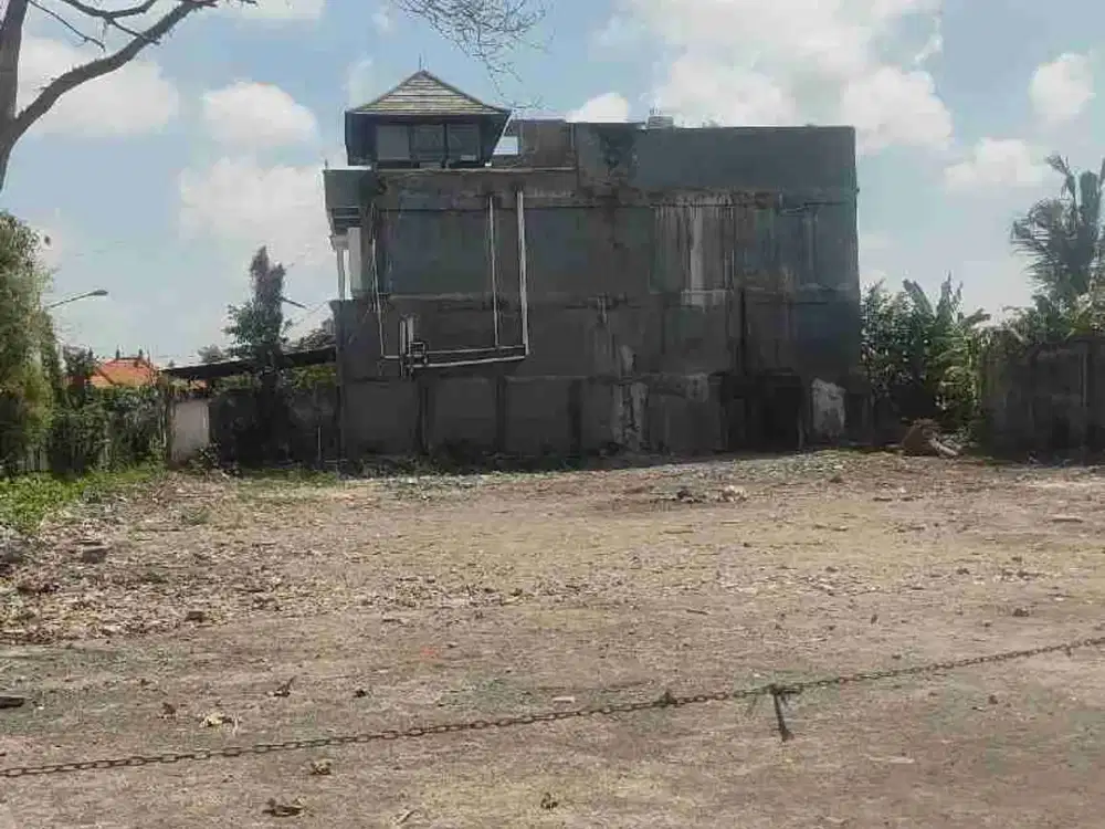 TANAH DI JUAL 10 ARE DI JL.RAYA BATU BELIG.KUTA UTARA