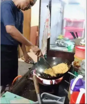 Tukang Masak Nasi Goreng