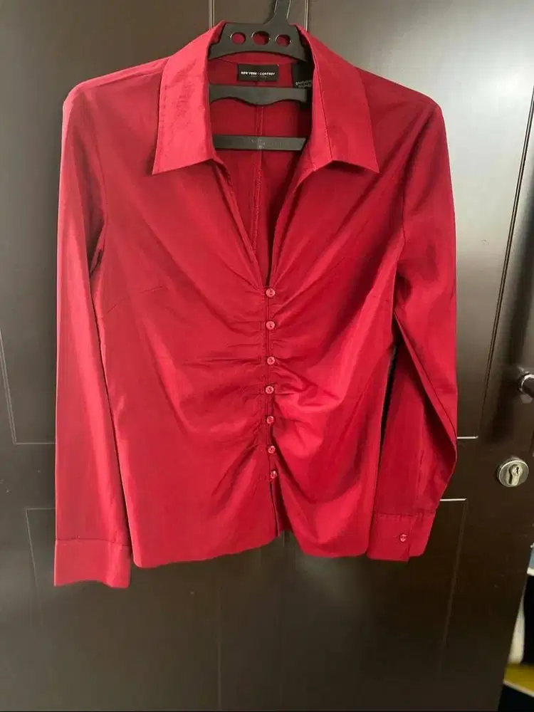BLOUSE NEW YORK COMPANY - MERAH MARUN – SIZE L - PRELOVED