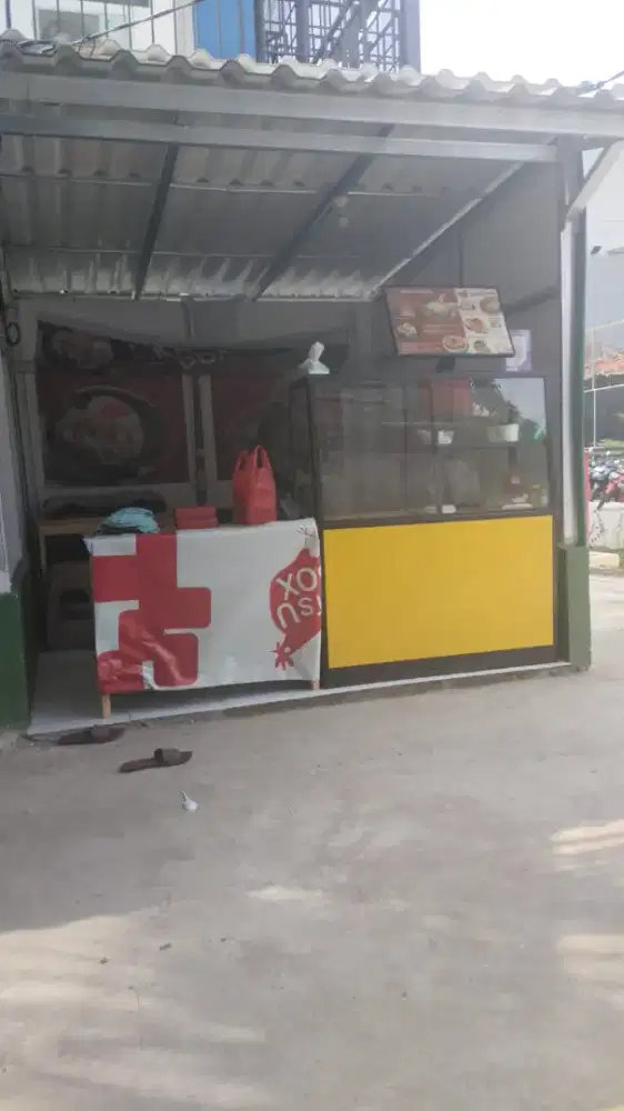 Karyawan kantin sekolah
