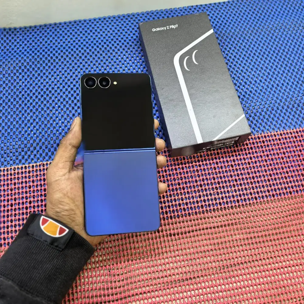 Samsung Z Flip 7 12/512GB Sein mulus