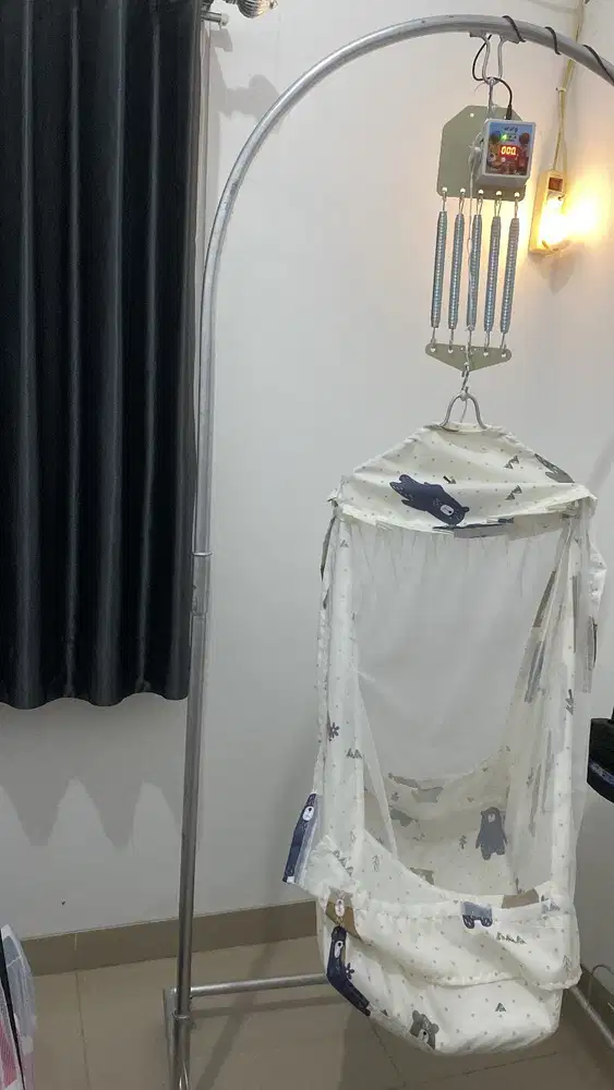 Dijual Cepat Ayunan Elektrik Bayi satu set dengan tiang besi ayunan