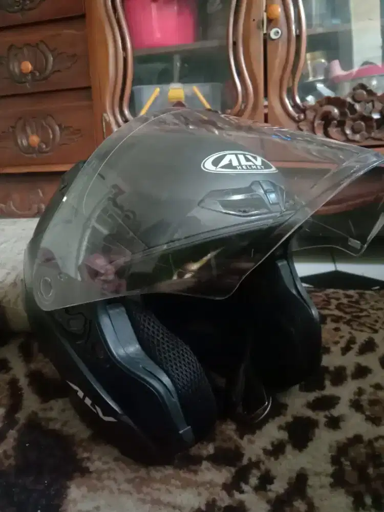 HELM ALV ULTRON SIZE L NOMNUS