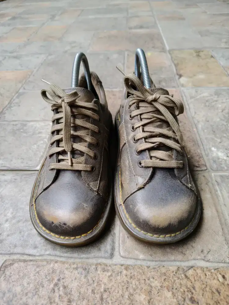 Sepatu Dr Martens Low Booth Full Leather
