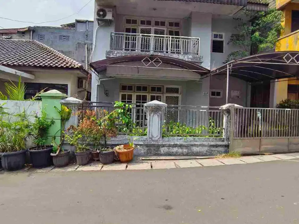 Rumah 2 lantai lokasi  bisa buat usaha kost lokasi dekat jalan raya dan stasiun Duren kalibata