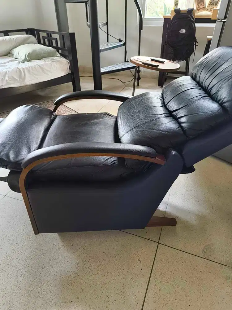 LA-Z-BOY Original Charleston 10T-533 Genuine Leather Recliner Hitam