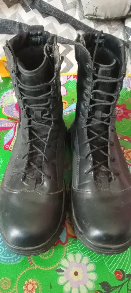 Sepatu uk41 mulus