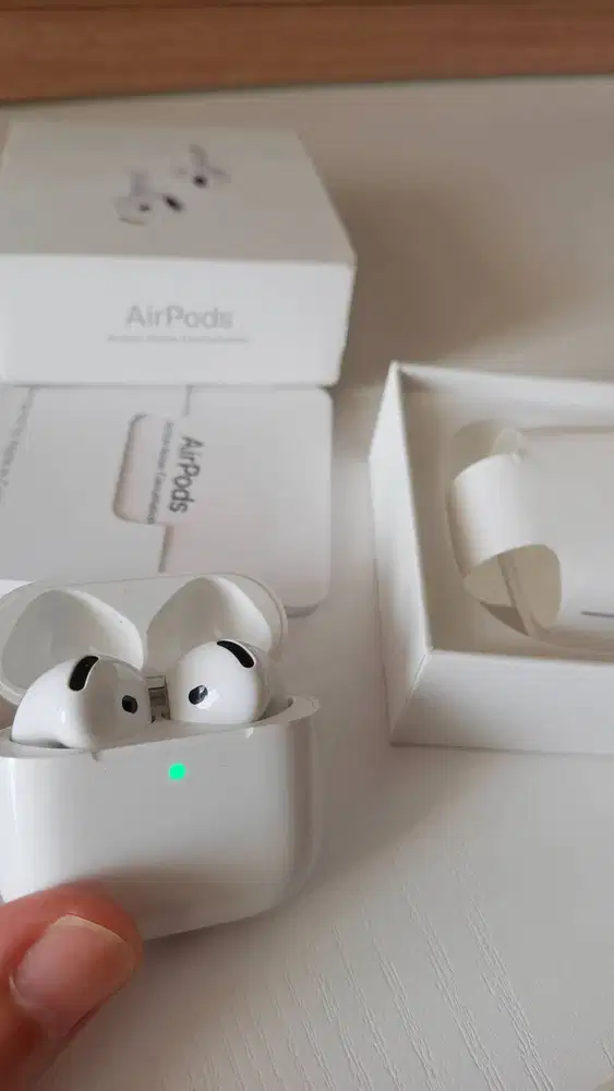 Apple AirPods 4 ANC Original iBox – Mulus, Pemakaian < 3 Bulan