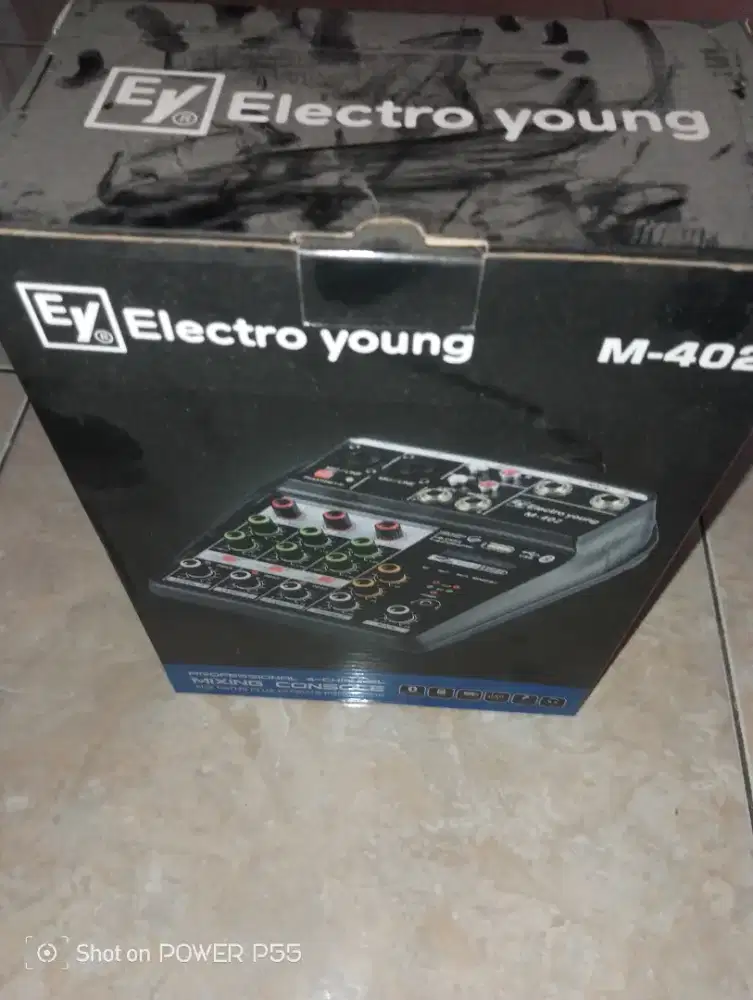 mixer ampli 4 Chanel..masih bagus dan komplit