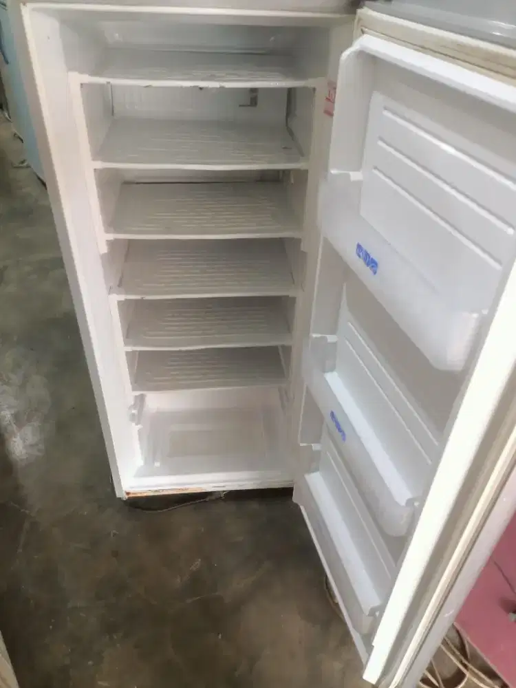 Jual freezer es batu Sharp normal dan garansi satu bulan