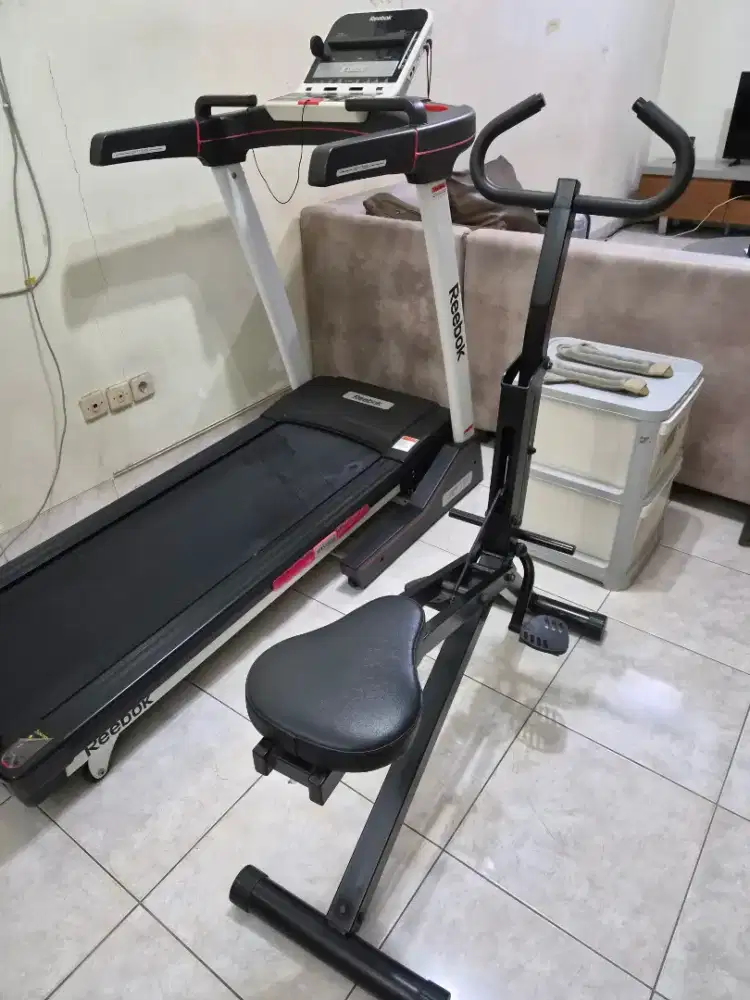 Treadmill full-size REEBOK JET 100 tipe RVJF 10121 BKBT & Power Rider