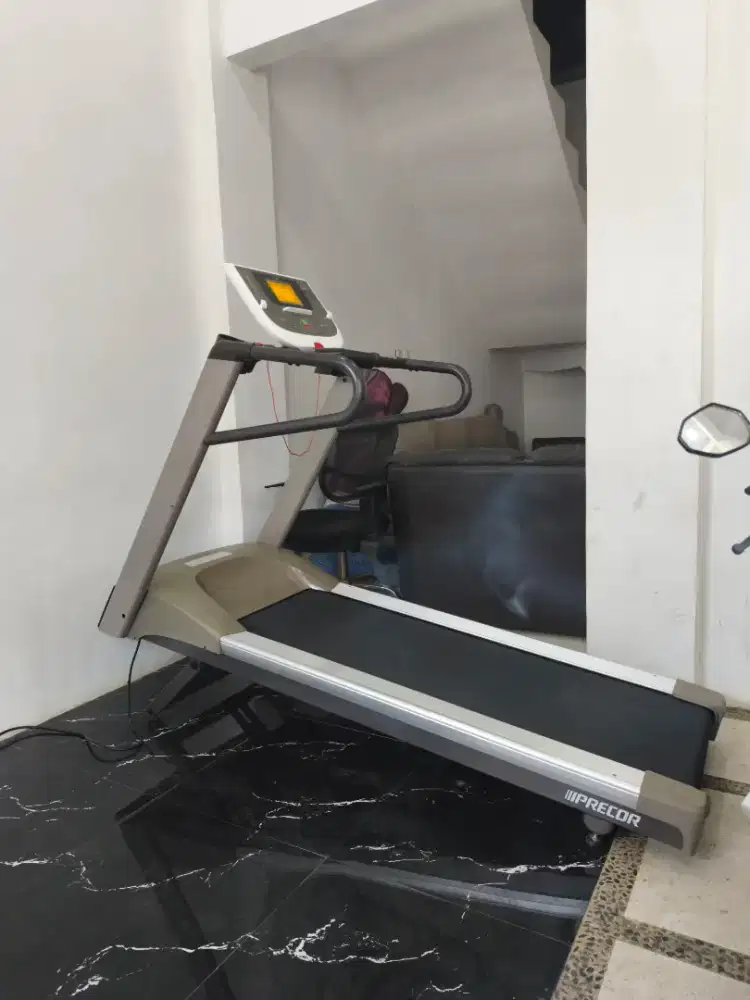 Treadmill Precor