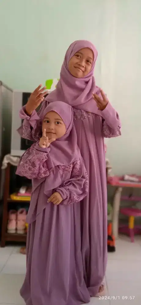 Meja kerja kayu sungkai