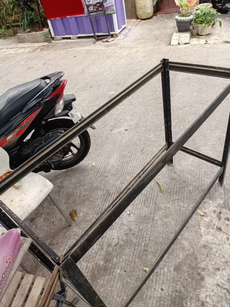 Rangka rak besi