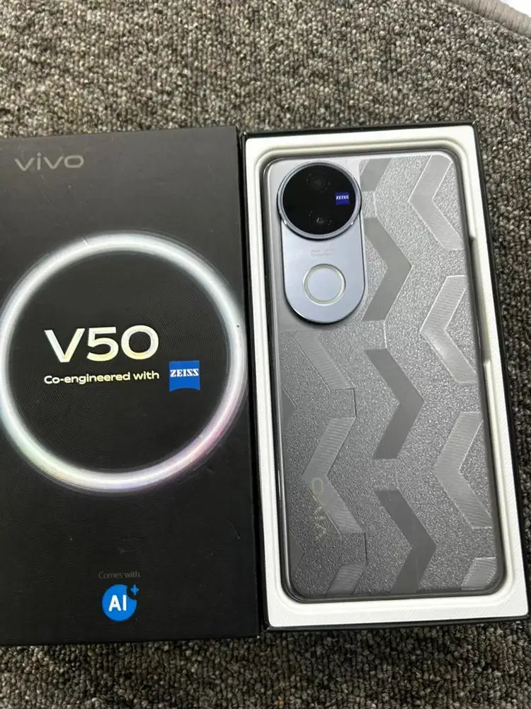 Vivo V50 5g 8/256 kondisi super mulus