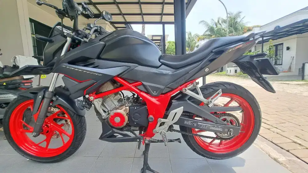 Dijual motor Honda CB150R
