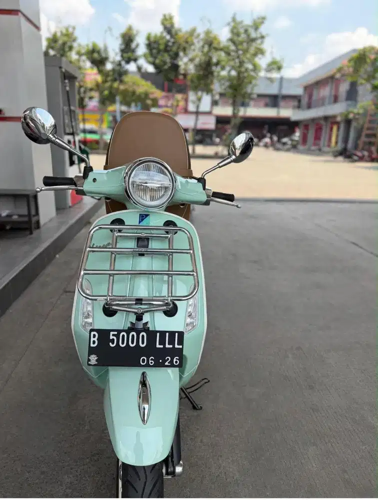 Vespa Primavera Picnic