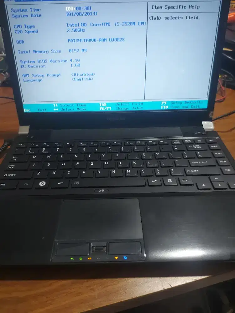 Laptop Toshiba R830  Ram 8 , hdd 500gb