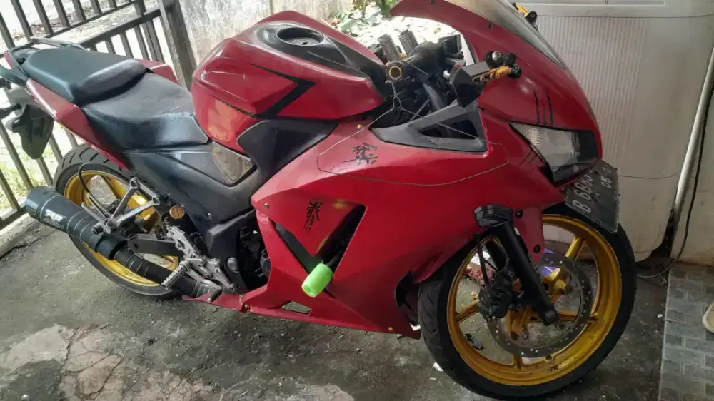 Honda CBR 150r 2015