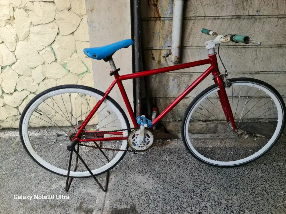 Jual butuh sepeda fixie UK 700x23c kondisi normal siap Gowes  terpedo