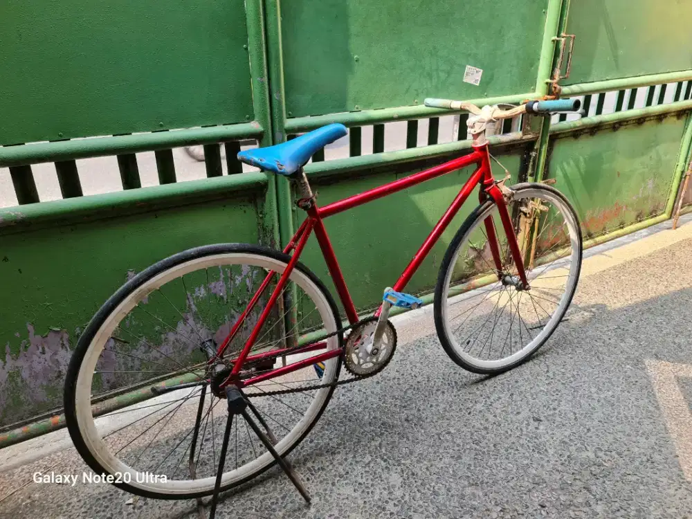 Jual butuh sepeda fixie UK 700x23c kondisi normal siap Gowes  terpedo
