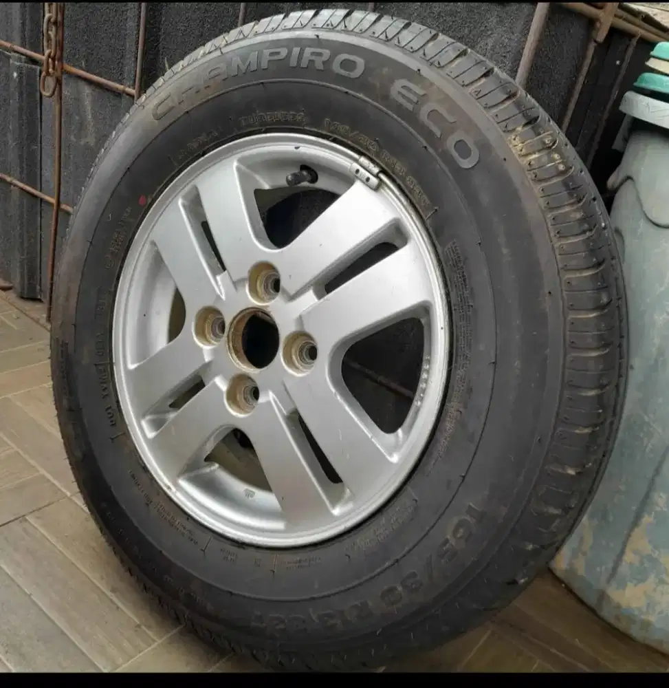Ban dan velg ring 13. 165/80/R13 hanya 1.