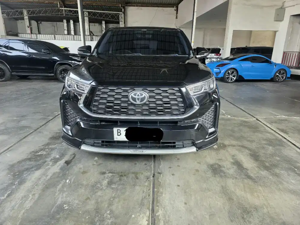 Toyota Innova Zenix V 2.0 Hybrid AT (Matic)2023 Hitam Km 70rban Mulus