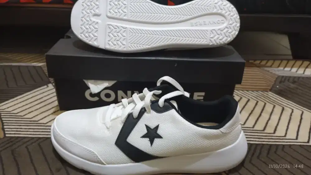 SEPATU CONVERSE UK 42 BNIB ORIGINAL