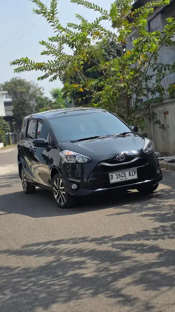 Toyota sienta v matic 2020