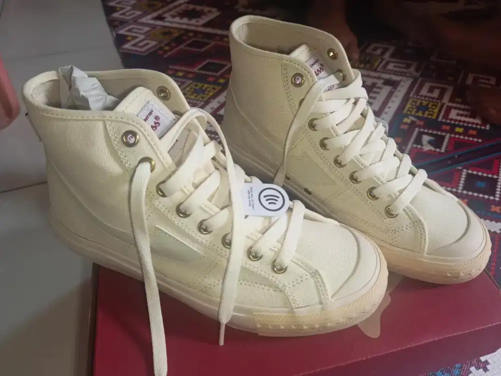 Sepatu Compass Gazelle HI
