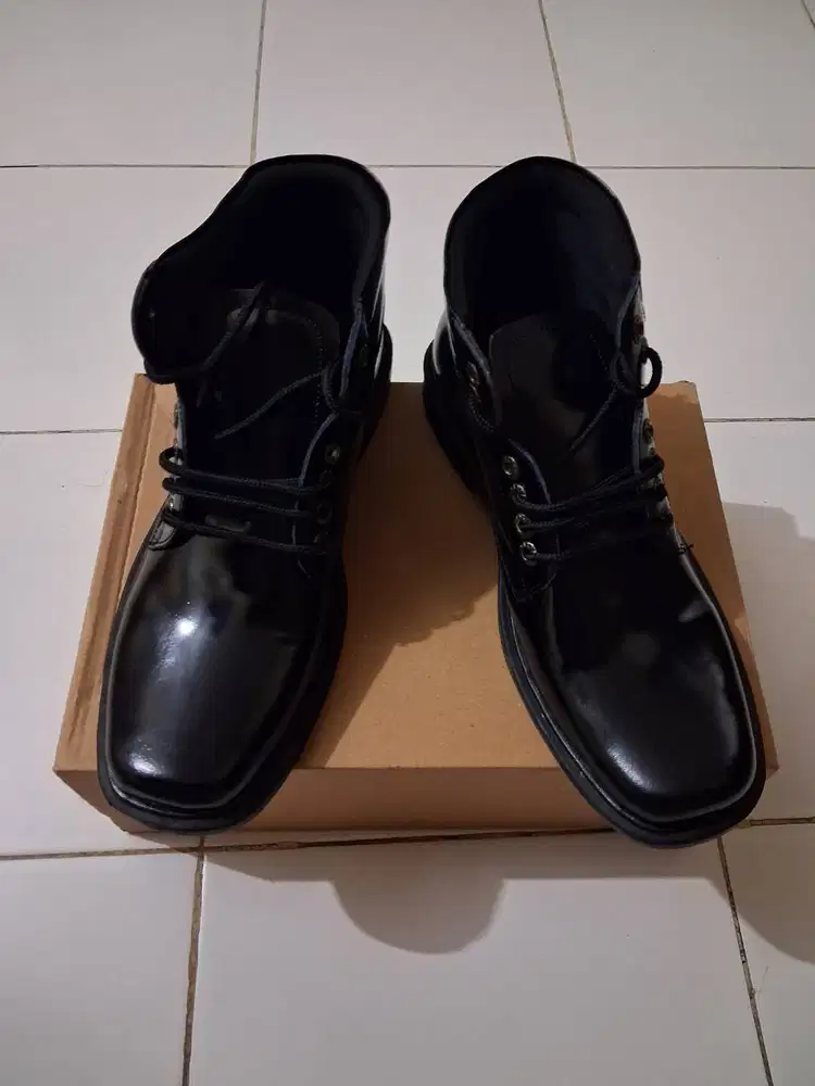 Sepatu pantofel & jaket parasut