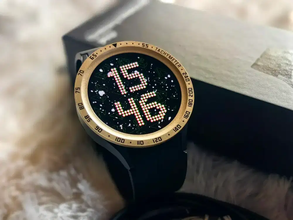 Samsung Watch 5 Pro Titanium Shappire Crystal 45mm Like New